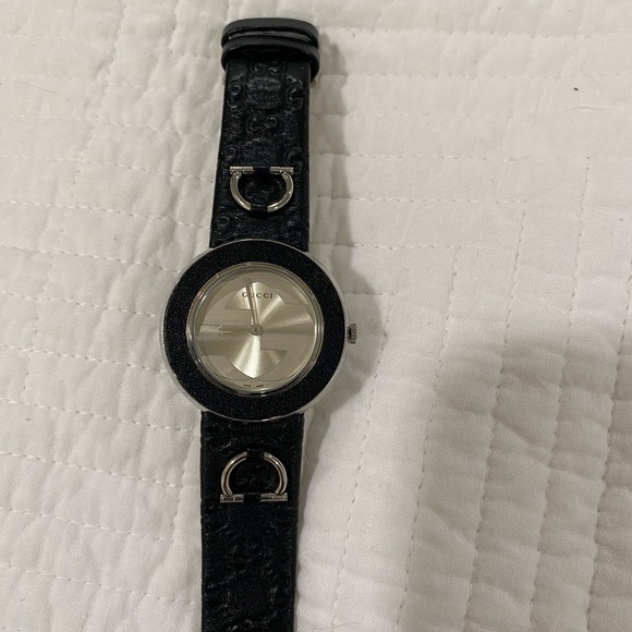 Authentic Gucci Horse Bit Watch - Picture 1 of 11